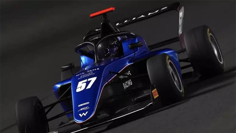 Блок выиграла первую гонку F1 Academy в Сингапуре