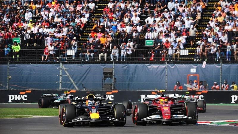 f1 verstappen hamilton Хэмилтон в ярости из-за штрафа в Мексике: «Сумасшествие какое-то»