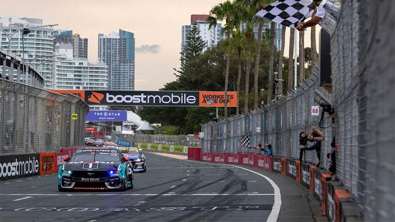 Мостер оформил дубль, выиграв вторую гонку на Золотом побережье