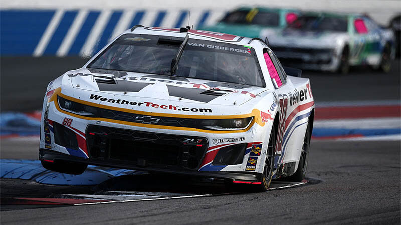 Ван Гисберген не оставил шансов остальным, выиграв гонку NASCAR в Шарлотте