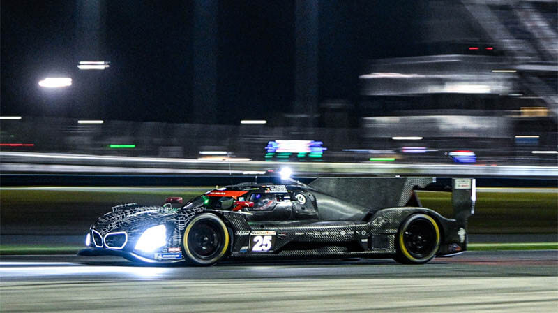 «BMW» возглавила протокол второго дня тестов IMSA в Дайтоне