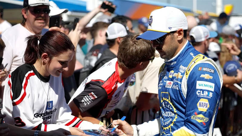 Эллиот признан самым популярным гонщиком Кубка NASCAR восьмой год подряд