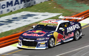 Фини одержал победу во второй гонке Supercars в Аделаиде