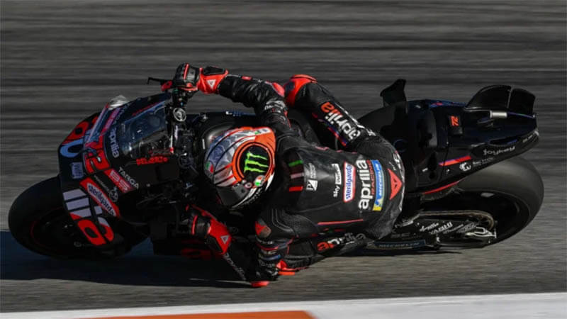 Беццекки завоевал поул для финального этапа MotoGP в Валенсии