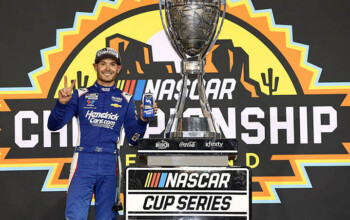 Ларсон стал чемпионом Кубка NASCAR, Блэйни выиграл захватывающий финал в Финиксе