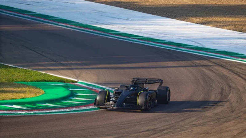 «Cadillac» при поддержке «Ferrari» дебютировал в Имоле с Пересом за рулем