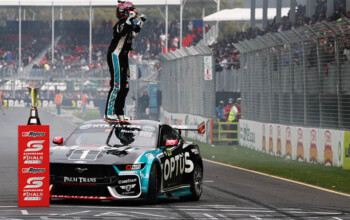 Мостер — чемпион Supercars, Пейн выиграл финальную гонку в Аделаиде