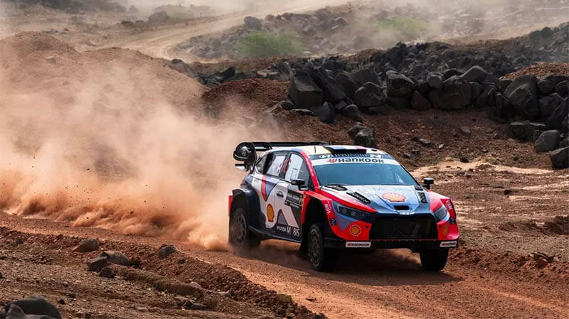 Фурмо лидирует на Ралли Саудовской Аравии, Ожье близится к титулу