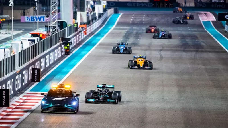 Бывший стюард FIA Салливан: «Маси фактически подарил чемпионство Ферстаппену в 2021 году»