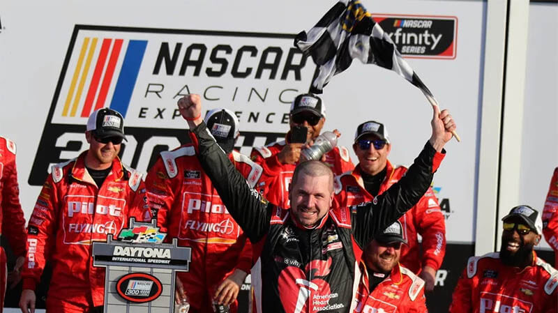 Бывший гонщик NASCAR Аннетт умер в возрасте 39 лет