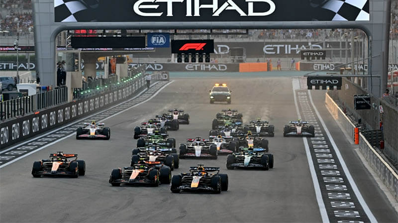 Норрис — чемпион мира Формулы-1, Ферстаппен выиграл Гран-при Абу-даби