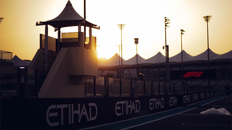 Стартовая решетка, стратегии и трансляция Гран-при Абу-Даби