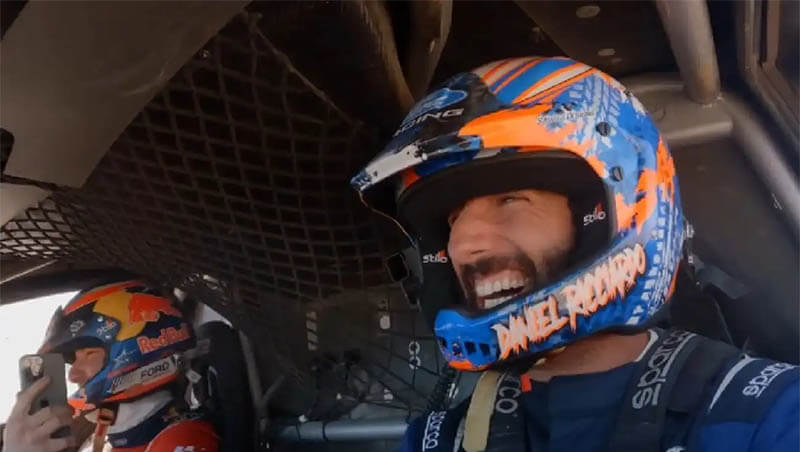 Возвращение в пустыне: Риккардо шокировал «Ford» гигантскими прыжками