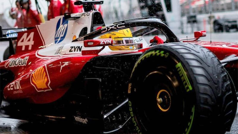 Хэмилтон назвал первый день на трассе «довольно уверенным», несмотря на дождь в Барселоне