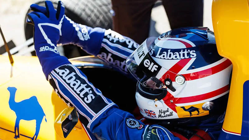 Мэнселл выставил на аукцион шлем «Williams» и трофей серии IndyCar