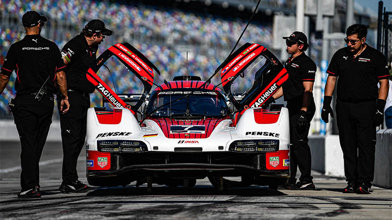 «Porsche» 1-2-3 в первой тестовой сессии Roar перед Rolex24