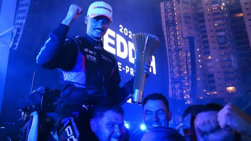 Верляйн выиграл первую гонку E-Prix Джидды, одержав победу в своем 100-м старте в Формуле E