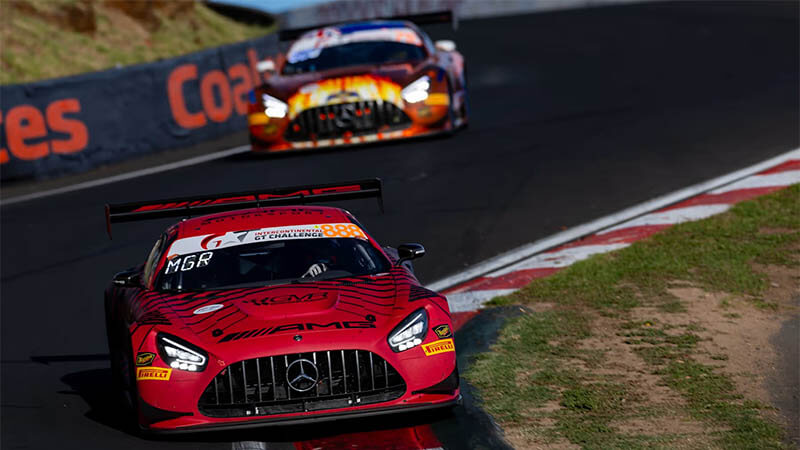 «Mercedes-AMG» от «GruppeM» одержала победу в напряженной гонке 12 часов Батерста