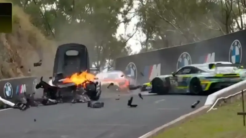 Пилот «Mercedes-AMG» Арон получил переломы позвоночника при аварии в Батерсте