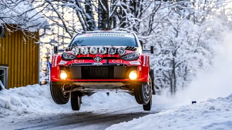 Кацута лидирует по итогам пятницы в Швеции, «Toyota» занимает весь подиум