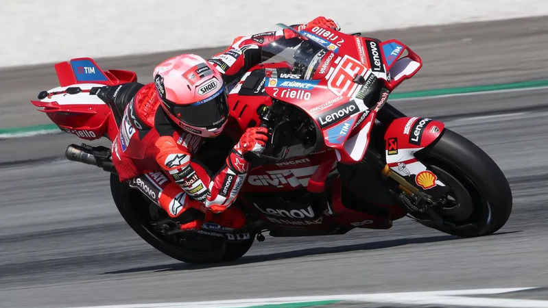 Марк Маркес возглавил первый тестовый день MotoGP в Сепанге, Квартараро получил травму