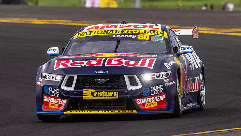 Фини выиграл третью гонку Supercars в Сиднее