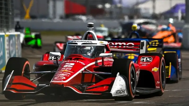 Ньюгарден выиграл напряженную гонку IndyCar в Финиксе