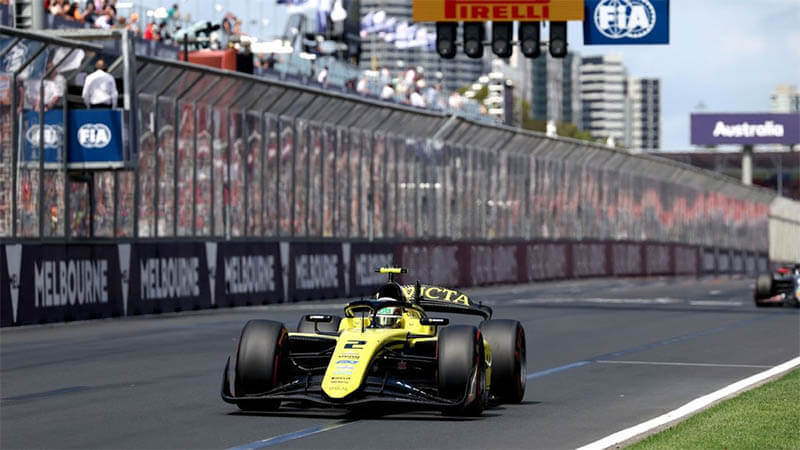 Дюрксен открыл сезон Формулы-2 победой в Мельбурне