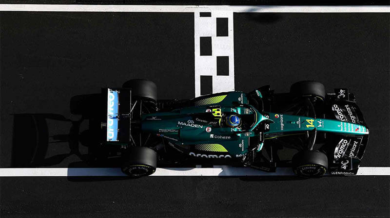 У Алонсо пропала чувствительность в руках: он сошел с дистанции, как и Стролл в Китае