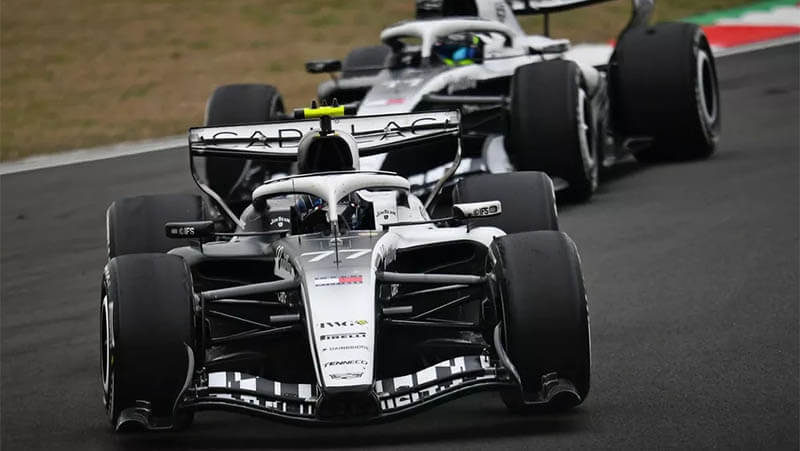 Первая драма для «Cadillac»: Перес и Боттас столкнулись в Китае