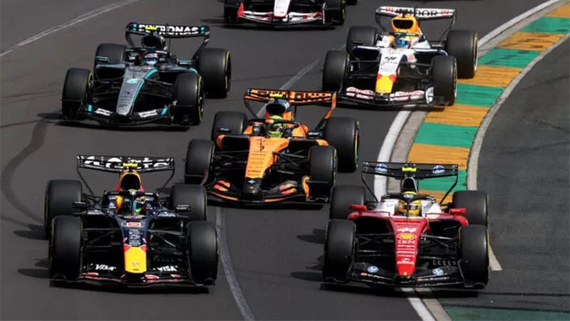 Хэмилтон оптимистично оценил темп «Ferrari»: «Предстоит много работы, чтобы догнать «Mercedes», но это возможно»