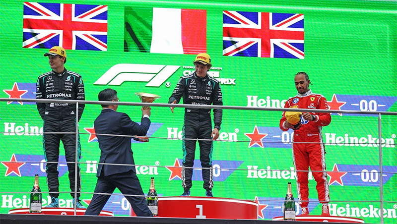 Хэмилтон о дуэли с Леклером: «Это был всего лишь поцелуй, так что все в порядке»