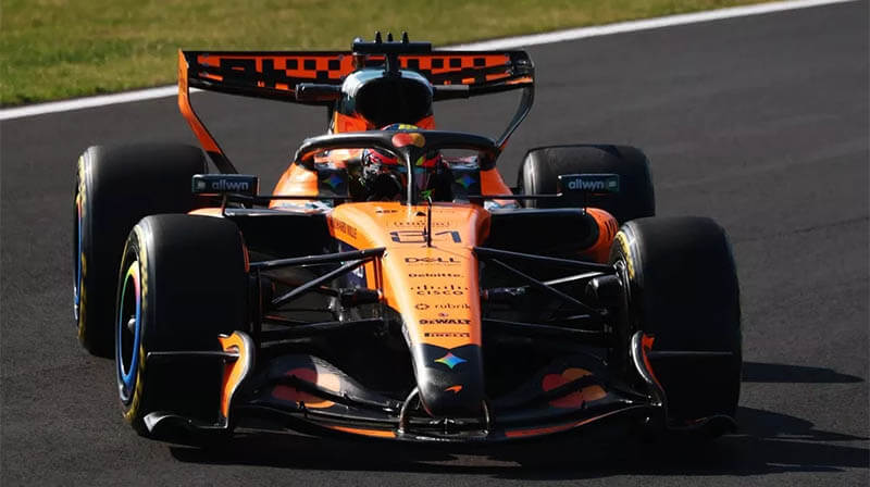 Пиастри показал лучшее время во второй тренировке в Японии