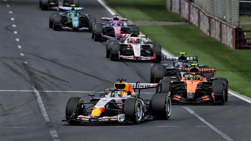 Линдблад высоко оценил свой дебют за «Red Bull» и «Ford» в Формуле-1