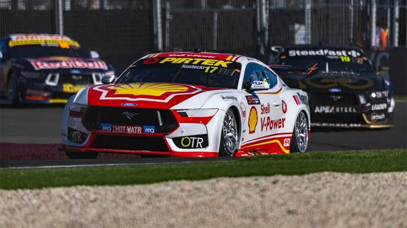 Костецки выиграл первую гонку Supercars в Мельбурне