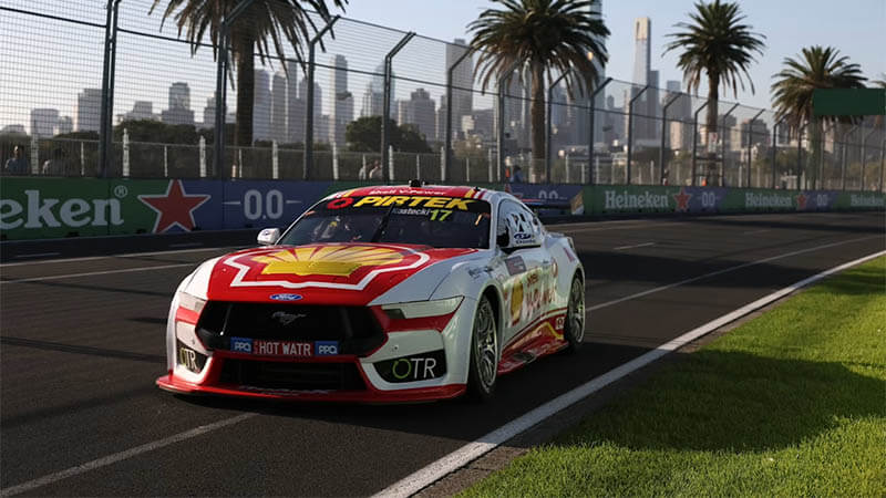 Костецки одержал вторую победу подряд, выиграв вторую гонку Supercars в Мельбурне