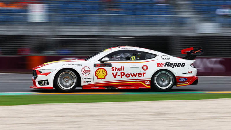 Костецки выиграл четвертую гонку Supercars в Мельбурне, провал для Фини