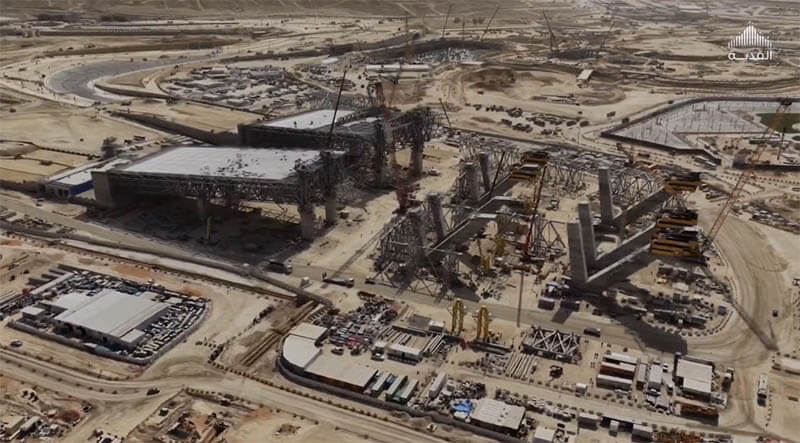 В Саудовской Аравии начинает обретать форму впечатляющий 20-этажный поворот для трассы Формулы-1