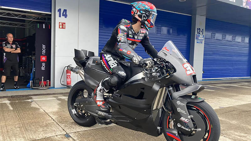 «Aprilia» впервые вывела на трассу мотоцикл MotoGP 2027 года на частных тестах в Хересе