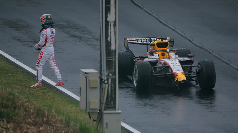 Линдблад разбил машину на тестах шин Pirelli