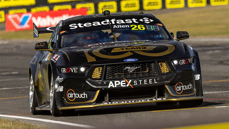 Аллен одержал свою первую победу в серии Supercars, выиграв первую гонку в Крайстчерче