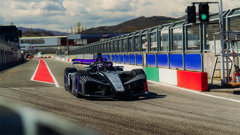 «Porsche» представила новый гоночный болид «Formula E 975 RSE»