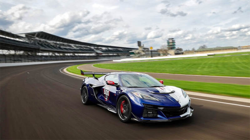 Представлен двухцветный сейфти-кар «Chevy ZR1X» для гонки Indy-500