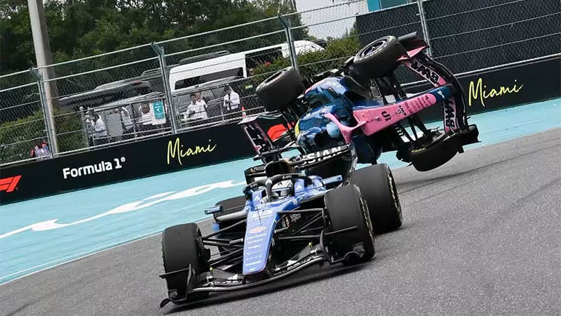 f1 lawson gasly racing bulls alpine crash miamigp race1