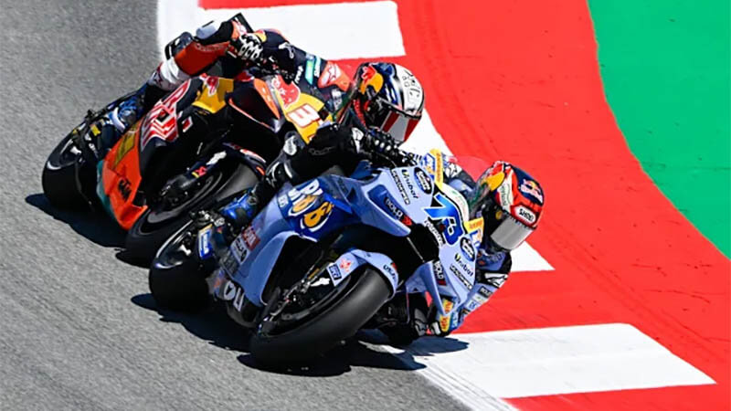 Гран-при Каталонии в MotoGP остановлен красными флагами после серьезной аварии Акосты, Маркеса и Ди Джанантонио