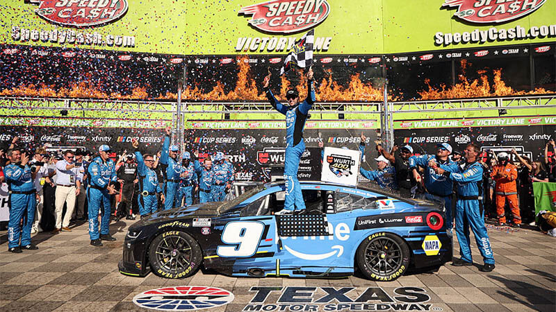 Эллиот опередил Хэмлина и одержал победу в гонке NASCAR в Техасе