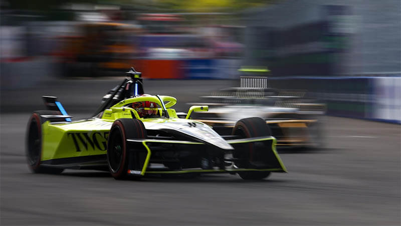 Деннис возглавил победный дубль «Andretti» в Санье