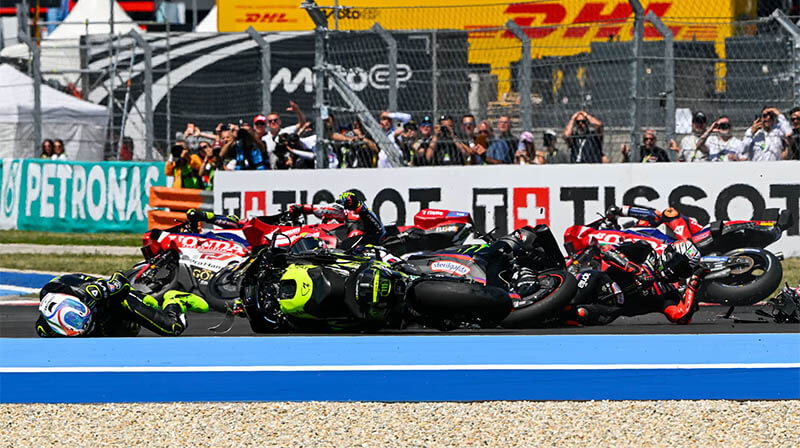 martin aprilia crash hungariangp race3 martin aprilia crash hungariangp race3