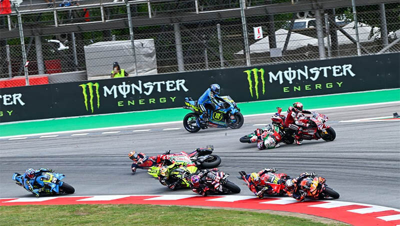 MotoGP объявил о запрете стартов с устройствами быстрого старта, новом расположении на стартовых решетках и ограничении в шесть мотоциклов