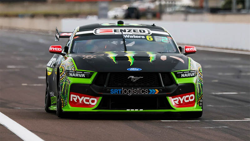 Уотерс выиграл стартовую гонку Supercars в Дарвине